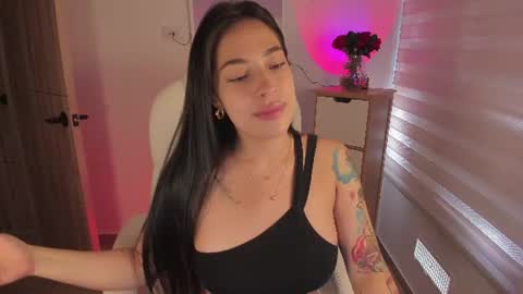 Snapshot of roxana_04_ chatting on 06-19-26, 02:32 Rox online show from 06-19-26, 02:32