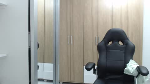 Snapshot of roxanalove7 chatting on 01-13-25, 04:18 Roxana online show from 01-13-25, 04:18