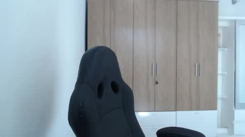 Snapshot of roxanalove7 chatting on 12-14-25, 06:12 Roxana online show from 12-14-25, 06:12