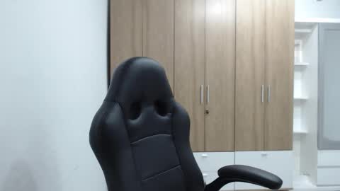 Snapshot of roxanalove7 chatting on 12-16-25, 07:19 Roxana online show from 12-16-25, 07:19