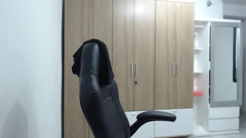 Snapshot of roxanalove7 chatting on 12-19-25, 02:29 Roxana online show from 12-19-25, 02:29