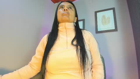 Snapshot of roxanna_moore2 chatting on 06-14-26, 12:18 Roxanna online show from 06-14-26, 12:18