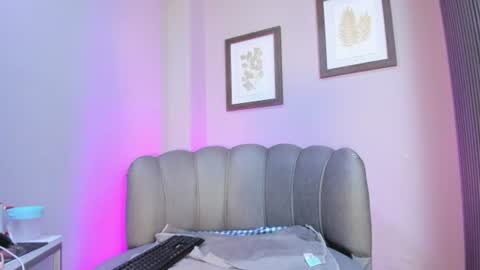 Snapshot of roxanna_moore2 chatting on 06-29-26, 10:15 Roxanna online show from 06-29-26, 10:15