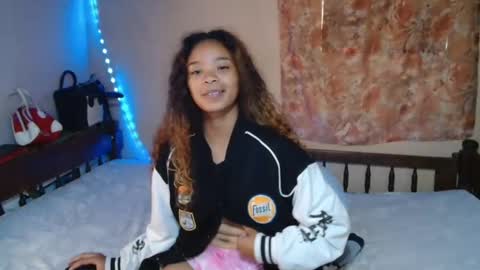 roxanne_98 online show from 02-02-25, 05:21