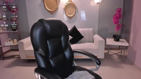 Roxanne Hill  online show from 02-12-25, 02:03