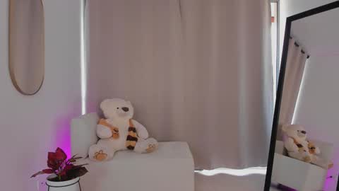  R O X I E  online show from 10-19-25, 07:58