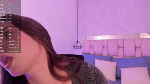 Snapshot of roxie_summers chatting on 01-08-25, 01:53 Roxie online show from 01-08-25, 01:53