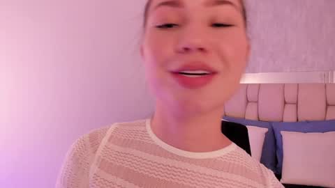 Snapshot of roxie_summers chatting on 01-21-25, 10:41 Roxie online show from 01-21-25, 10:41