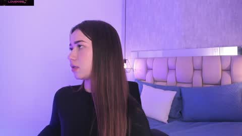 Snapshot of roxie_summers chatting on 02-09-25, 02:17 Roxie online show from 02-09-25, 02:17