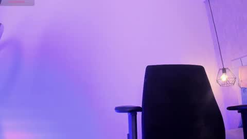 Snapshot of roxie_summers chatting on 02-17-25, 11:53 Roxie online show from 02-17-25, 11:53