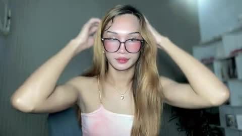 Snapshot of roxie_walton69x chatting on 04-25-26, 03:09 Roxie online show from 04-25-26, 03:09