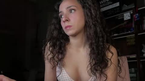 Snapshot of roxieflexie chatting on 05-21-26, 09:33 Roxie online show from 05-21-26, 09:33