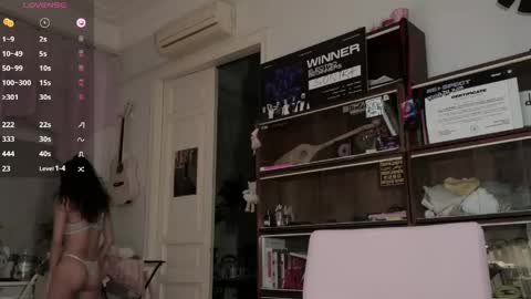 Snapshot of roxieflexie chatting on 06-01-26, 10:00 Roxie online show from 06-01-26, 10:00