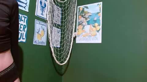 Snapshot of roxiehood chatting on 10-05-25, 02:21 Roxie online show from 10-05-25, 02:21