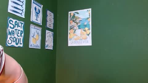 Snapshot of roxiehood chatting on 10-26-25, 02:17 Roxie online show from 10-26-25, 02:17