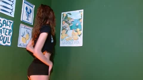 Snapshot of roxiehood chatting on 11-10-25, 01:26 Roxie online show from 11-10-25, 01:26