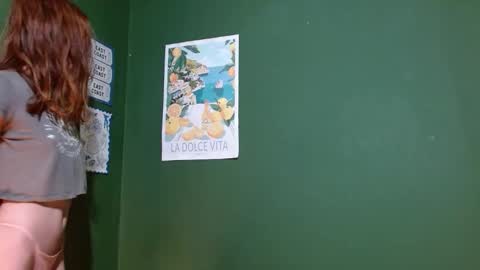 Snapshot of roxiehood chatting on 11-12-25, 02:01 Roxie online show from 11-12-25, 02:01