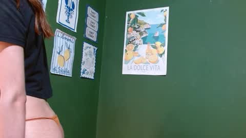 Snapshot of roxiehood chatting on 11-16-25, 01:55 Roxie online show from 11-16-25, 01:55