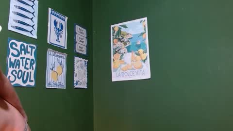 Snapshot of roxiehood chatting on 11-21-25, 02:32 Roxie online show from 11-21-25, 02:32