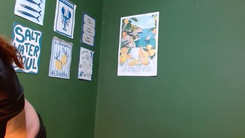 Snapshot of roxiehood chatting on 11-25-25, 02:00 Roxie online show from 11-25-25, 02:00