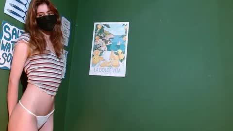 Snapshot of roxiehood chatting on 12-03-25, 09:35 Roxie online show from 12-03-25, 09:35