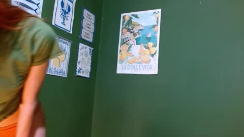 Snapshot of roxiehood chatting on 12-14-25, 01:44 Roxie online show from 12-14-25, 01:44