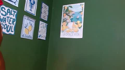 Snapshot of roxiehood chatting on 12-18-25, 01:55 Roxie online show from 12-18-25, 01:55