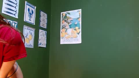 Snapshot of roxiehood chatting on 12-22-25, 02:08 Roxie online show from 12-22-25, 02:08