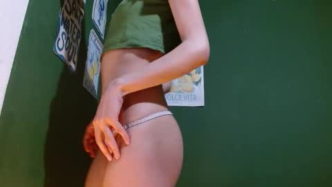 Snapshot of roxiehood chatting on 02-19-26, 01:56 Roxie online show from 02-19-26, 01:56