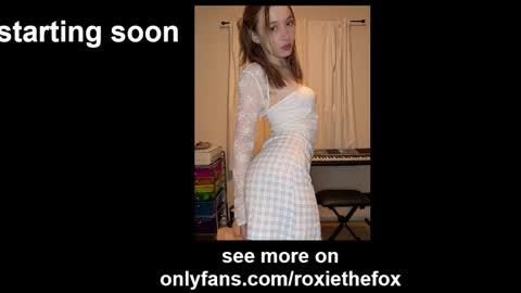 Snapshot of roxiethefox chatting on 02-25-26, 01:59 roxie online show from 02-25-26, 01:59