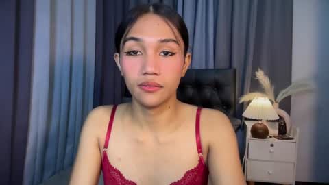 Snapshot of roxiethogersen chatting on 06-18-26, 12:33 roxiethogersen online show from 06-18-26, 12:33