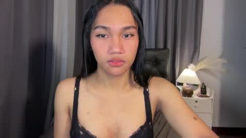 Snapshot of roxiethogersen chatting on 07-14-26, 10:21 roxiethogersen online show from 07-14-26, 10:21