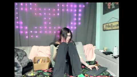 Snapshot of roxihazeleyes chatting on 02-05-25, 01:26 roxihazeleyes online show from 02-05-25, 01:26