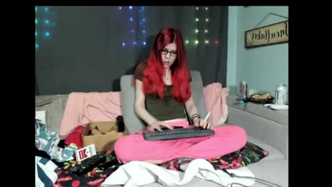 Snapshot of roxihazeleyes chatting on 02-07-25, 06:45 roxihazeleyes online show from 02-07-25, 06:45