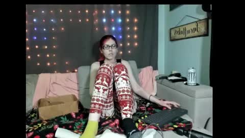 Snapshot of roxihazeleyes chatting on 02-11-25, 01:20 roxihazeleyes online show from 02-11-25, 01:20