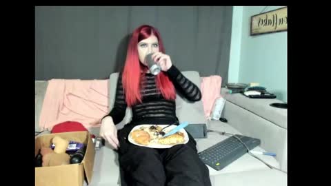 Snapshot of roxihazeleyes chatting on 02-14-25, 07:17 roxihazeleyes online show from 02-14-25, 07:17