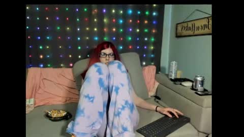 Snapshot of roxihazeleyes chatting on 02-16-25, 11:48 roxihazeleyes online show from 02-16-25, 11:48