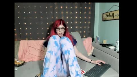 Snapshot of roxihazeleyes chatting on 02-17-25, 06:20 roxihazeleyes online show from 02-17-25, 06:20