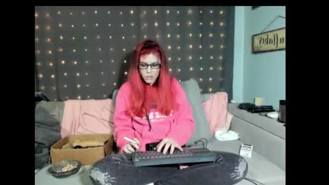 Snapshot of roxihazeleyes chatting on 02-18-25, 01:21 roxihazeleyes online show from 02-18-25, 01:21