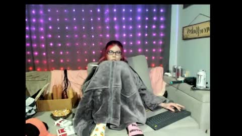 Snapshot of roxihazeleyes chatting on 02-24-25, 07:22 roxihazeleyes online show from 02-24-25, 07:22