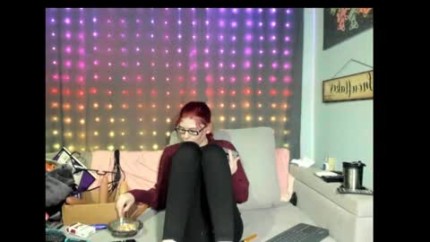 Snapshot of roxihazeleyes chatting on 02-25-25, 03:52 roxihazeleyes online show from 02-25-25, 03:52