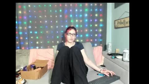 Snapshot of roxihazeleyes chatting on 02-27-25, 04:09 roxihazeleyes online show from 02-27-25, 04:09