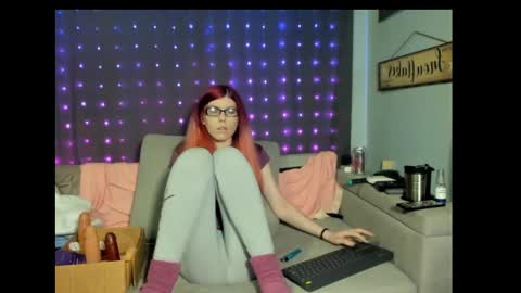 Snapshot of roxihazeleyes chatting on 02-28-25, 01:26 roxihazeleyes online show from 02-28-25, 01:26