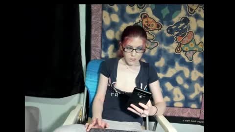 Snapshot of roxihazeleyes chatting on 03-08-25, 07:49 roxihazeleyes online show from 03-08-25, 07:49