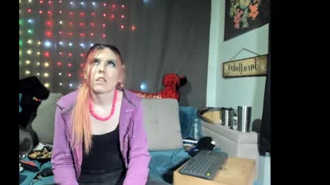 Snapshot of roxihazeleyes chatting on 09-11-25, 04:07 roxihazeleyes online show from 09-11-25, 04:07