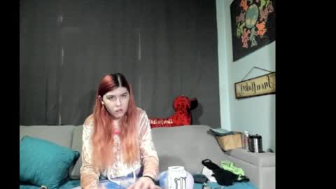 Snapshot of roxihazeleyes chatting on 09-21-25, 08:54 roxihazeleyes online show from 09-21-25, 08:54