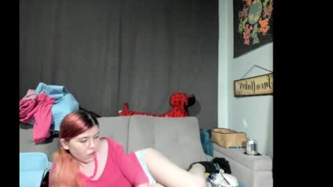 Snapshot of roxihazeleyes chatting on 09-25-25, 04:54 roxihazeleyes online show from 09-25-25, 04:54