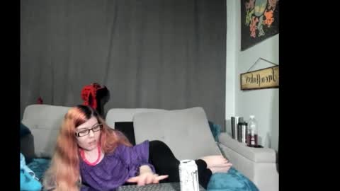 Snapshot of roxihazeleyes chatting on 10-10-25, 04:39 roxihazeleyes online show from 10-10-25, 04:39