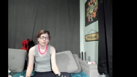 Snapshot of roxihazeleyes chatting on 10-13-25, 12:32 roxihazeleyes online show from 10-13-25, 12:32