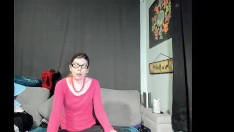 Snapshot of roxihazeleyes chatting on 10-15-25, 05:02 roxihazeleyes online show from 10-15-25, 05:02